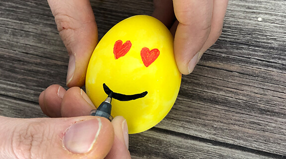 ostern-eier-faerben-emojis-schritt4-575x320-22562-38655