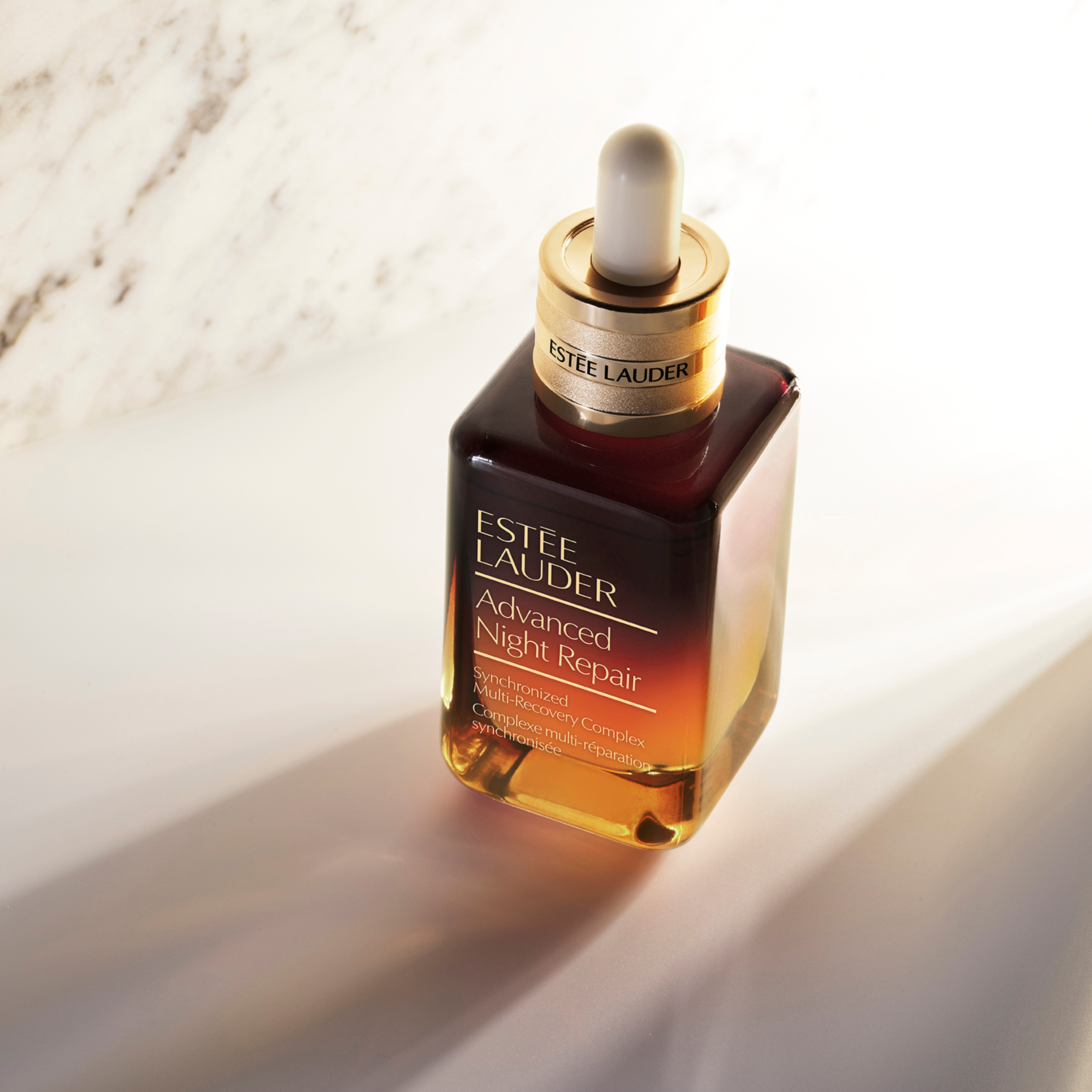 FL22_DIGITAL_ANR_X5_Lifestyle_Vanity_50ml_Shot_09_SQUARE-70598-1