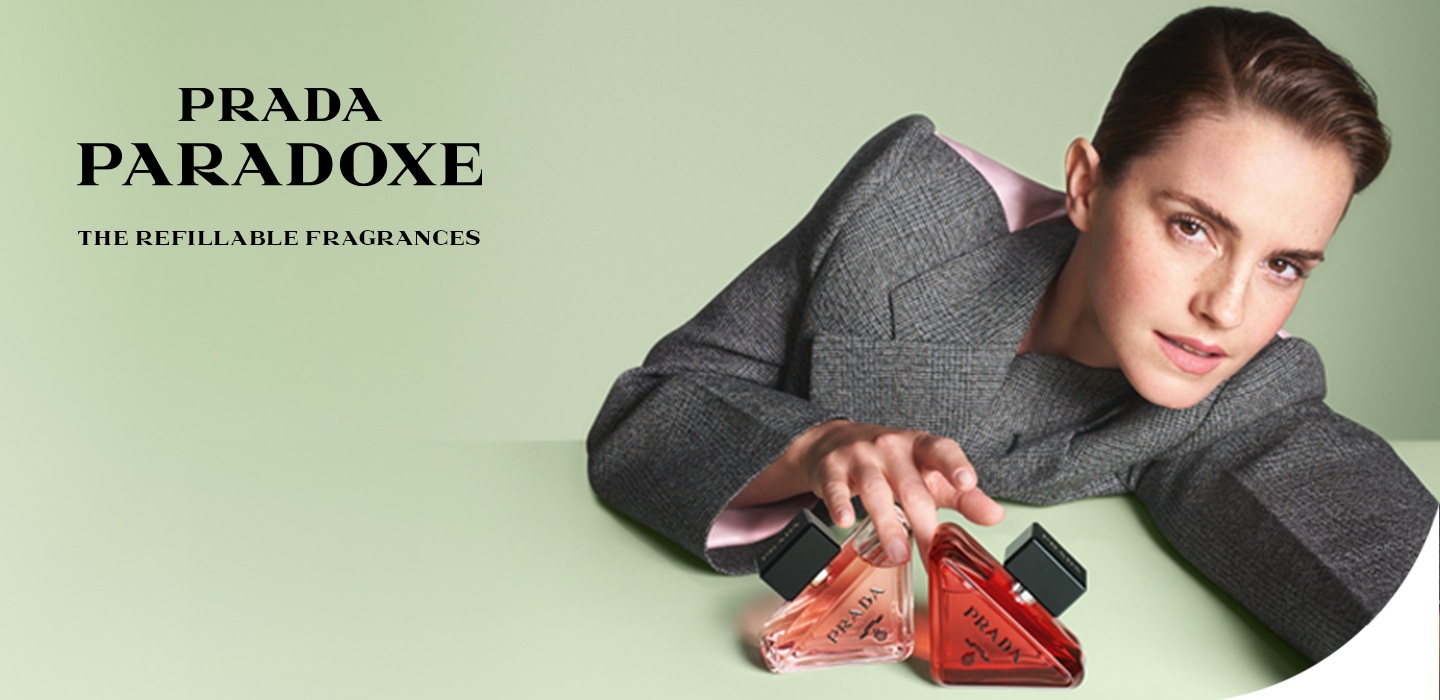 11_PDA_frag_312003_PRADA_PARADOXE_Emma_2025_Banner_1440x700_ES_MÜLLER
