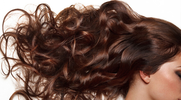haarpflege-im-herbst-und-winter-gesundes-haar-inspiration-575x320-27377