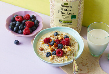 mango-beeren-muesli-ballaststoffreich-fruehstuecken-alnatura-inspiration-376-255-23045