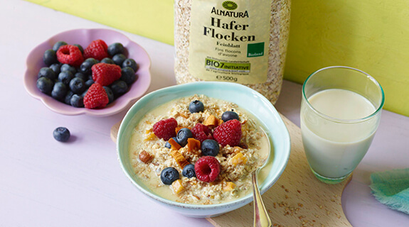 mango-beeren-muesli-ballaststoffreich-fruehstuecken-alnatura-inspiration-575-320-23046