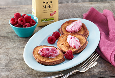 pancakes-mit-himbeerquark-alnatura-inspiration-376x255-16378-0-16787