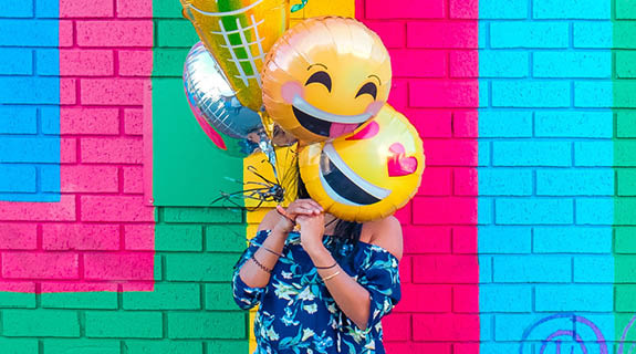 lifestyle-optimismus-ballons-smileys-575x320-55708