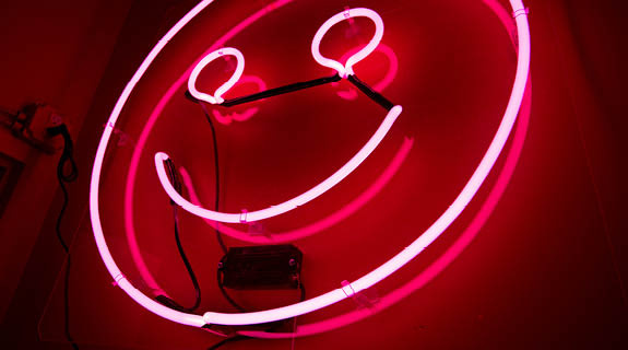 lifestyle-optimismus-leuchtender-smiley-575x320-55709