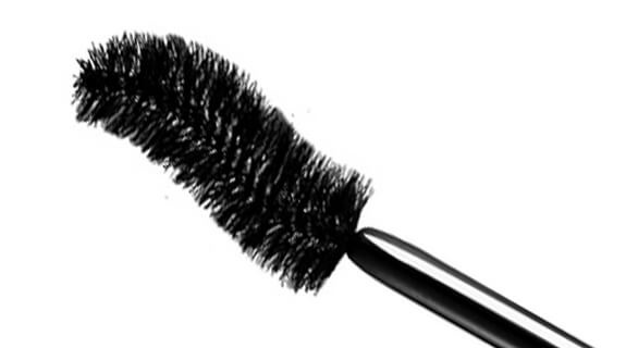 schoene-wimpern-s-foermige-buerste-575x320px-28090