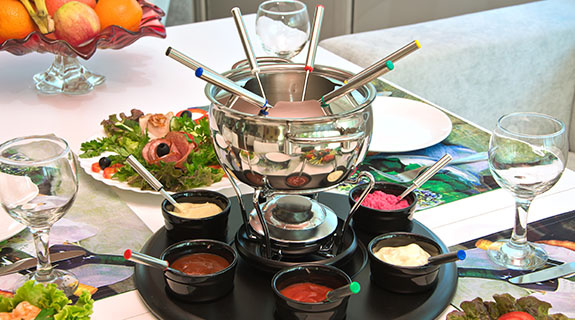 fondue-zubereiten-inspiration-575x320-18537