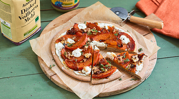 alnatura-kuerbis-kuerbispizza-rezept-inspiration-575x320-28306