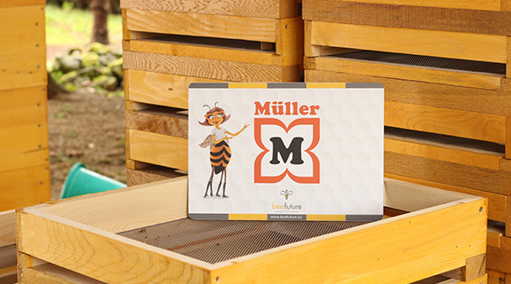 bienenprojekt-mueller-schild-575x320px-66394