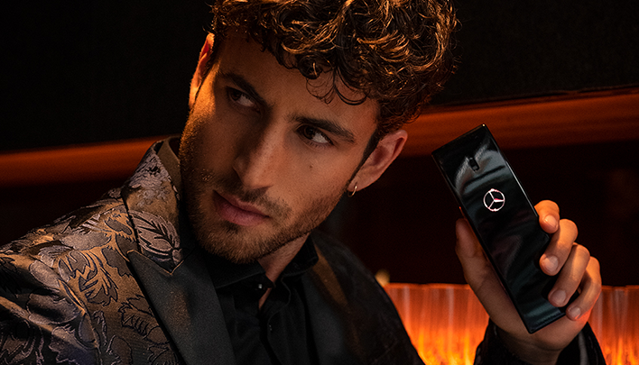 Mercedes-Muller_708x405_0002_Mercedes-Benz-Club-Black-28-l-Rights-December-1st-25