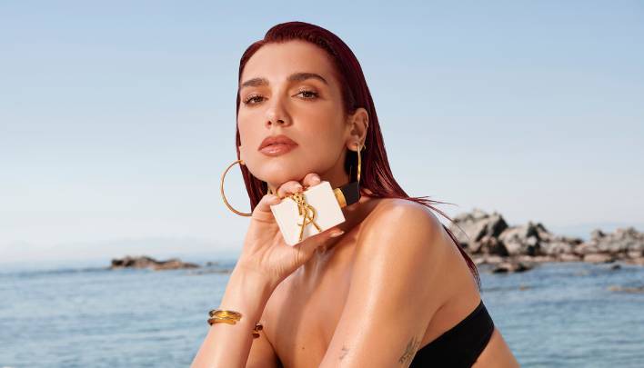 ysl_dmi_fraw_libre_l’eau-nue-25_behind-the-scene_dua-eau-nue-50ml-in-hand01_landscape_1920x1080px_3614274293845_rgb (3) (1)