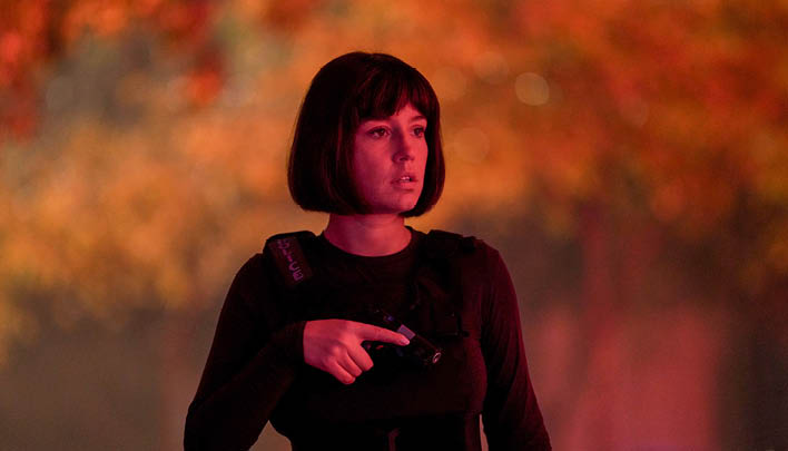 Frau mit schwarzer Perücke