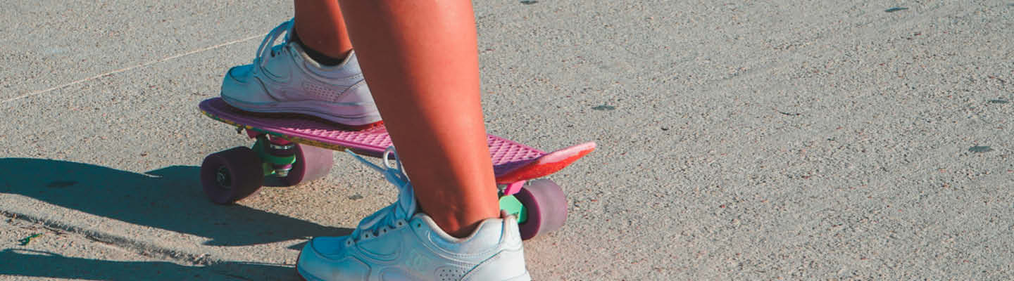 Lifestyle_1440x400_Miniskateboard_Sneaker_Asphalt_4_25_1440x400.jpg
