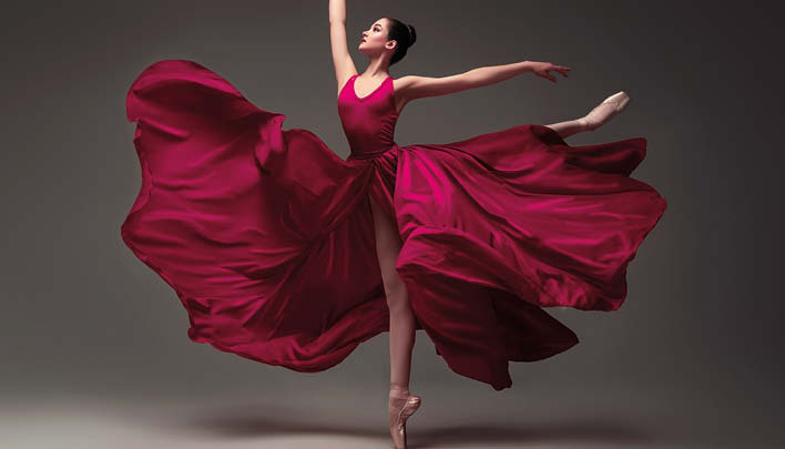Ballerina im weißen Kleid