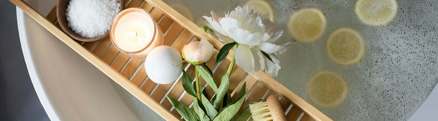 Badewanne mit Halter