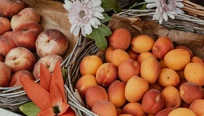 Lifestyle_708x405_Obstkoerbe_Nektarinen_Pfirsiche_Aprikosen_4_25_708x405.jpg