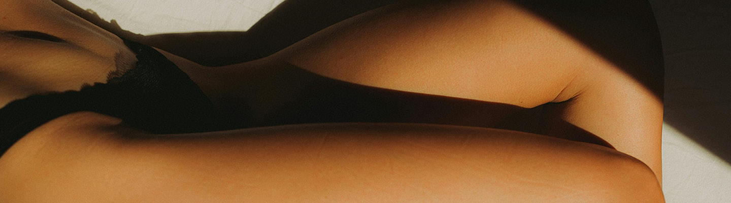 Gebraeunte Frauenbeine