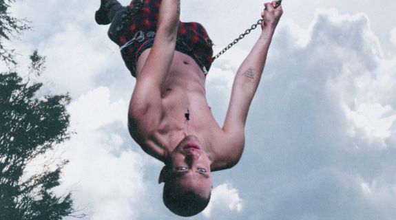 Kopfüber in die Zukunft: Years-&-Years-Frontmann Olly Alexander.