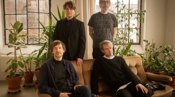 Seit 30 Jahren immer da, wo Anspruch ist: Dirk von Lowtzow und Co.