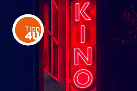 Schild auf dem Kino steht