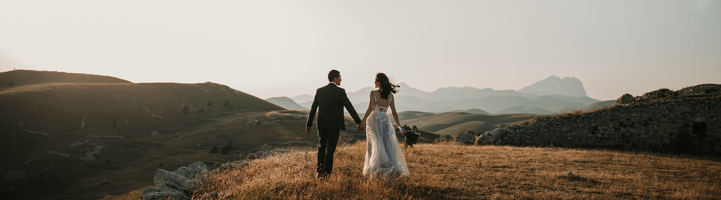 Lifestyle_1440x400_Hochzeitspaar_Landschaft_3_25-1440x400.jpg