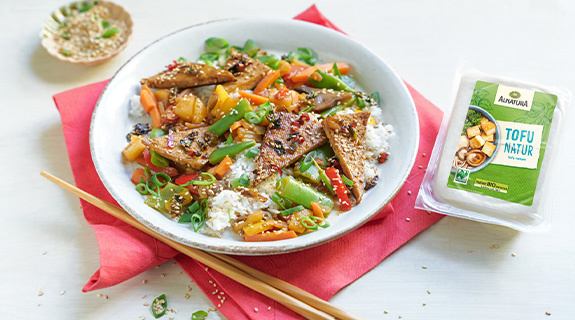 asiapfanne-mit-gemuese-575x320-86631-0