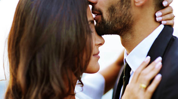 Lifestyle_Schmecken_Valentinstag_MannküsstFrau_573x320-61518-1