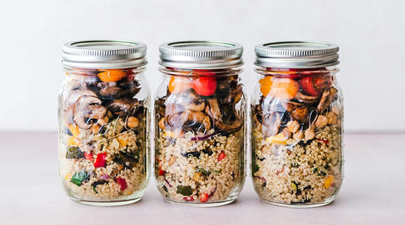 lifestyle-drei-einmachglaeser-couscous-gemuese-575x320-94414-0