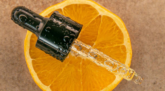 lifestyle-pipette-auf-orange-575x320-94135-0