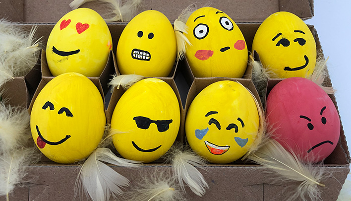 ostereier-faerben-emojis-708x405.jpg