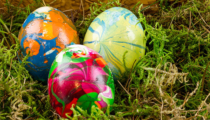 ostern-eier-faerben-mit-nagellack-708x405.jpg