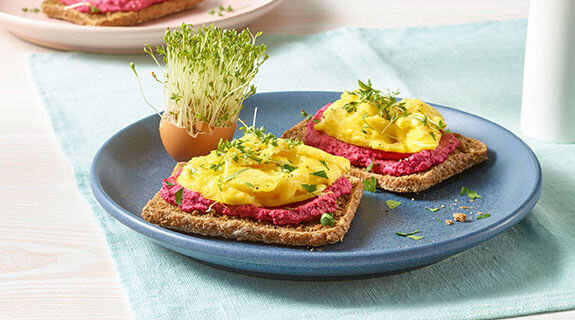 alnatura-ostern-rezepte-ruehrei-mit-rote-bete-575-320-21486