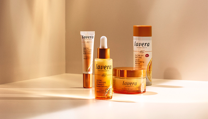 Produktabbildungen der Serie Glow by Nature der Marke lavera