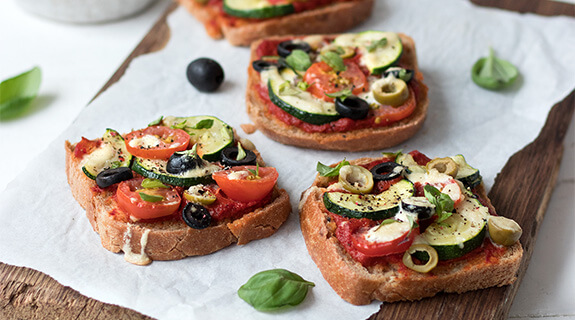 alnavit-italienisch-geniessen-Brotpizza-inspiration-575x320px-26789-1