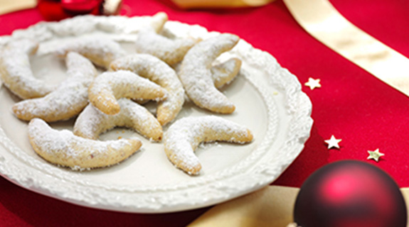 glutenfreie-weihnachtsbäckerei-vanillekipferl-alnavit-inspiration-575x320-17964-0
