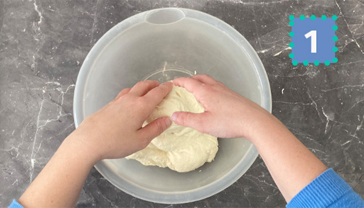 schritt-eins-masse-kneten-708x405.jpg