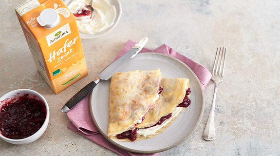 pfannkuchen-mit-sauerkirschfuellung-575x320-90378-0