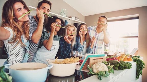 nachhaltige-geschenke-gemeinsames-kochen-inspiration-575x320-33119