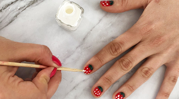 erdbeere-nagel-575x320-3-24427