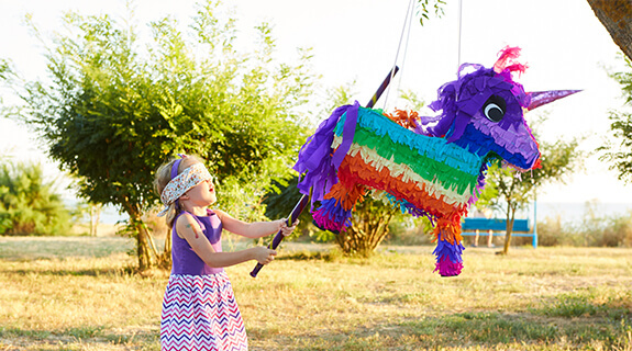 kindergeburtstag-pinata-inspiration-575x320-38774