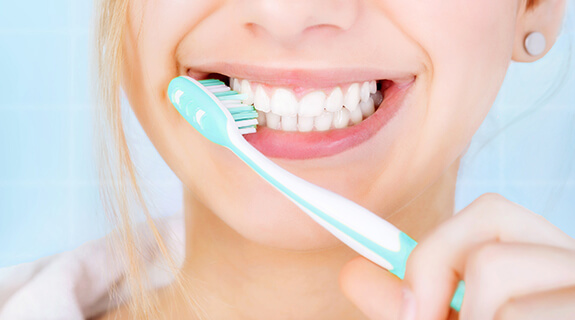 tipps-zur-zahnpflege-zaehne-575x320-31808