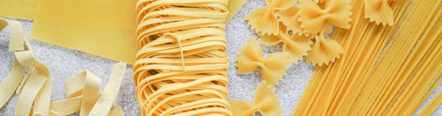 pastasorten-hellgrauer-hintergrund-82917-0