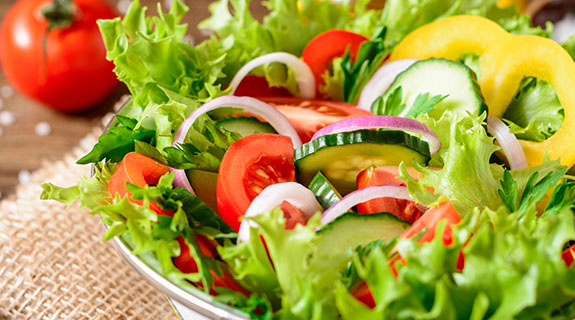 raclette-fondue-gemischter-salat-inspiration-575x320-18413