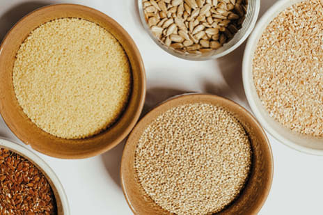 Lifestyle_464x309_Schalen_Hirse_Leinsamen_Saaten_Sonnenblumenkerne_2_26