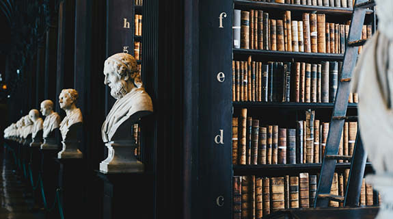 lifestyle-bibliothek-alt-buecker-buesten-01-25-104332-0