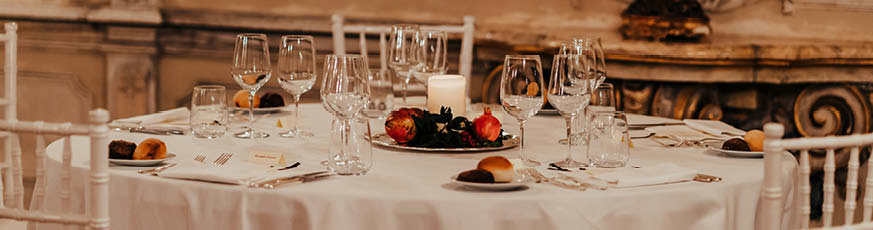 lifestyle-header-gedeckter-tisch-tischdecke-speisesaal-01-25-104327-0