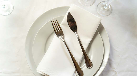 lifestyle-teller-gabel-serviette-closeup-01-25-104328-0