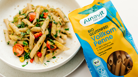 Teaserbild_Glutenfreier-Familienalltag_Vollkorn-Penne_Alnavit-64353-2