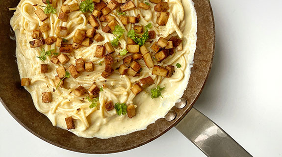 alnavit-spaghetti-carbonara-575x320-74393