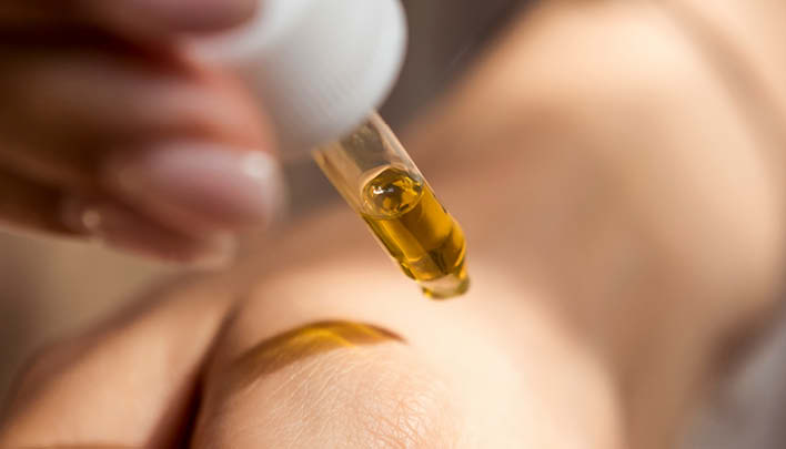 Lifestyle_708 x 405px_Pipette_Hand_2_25.jpg